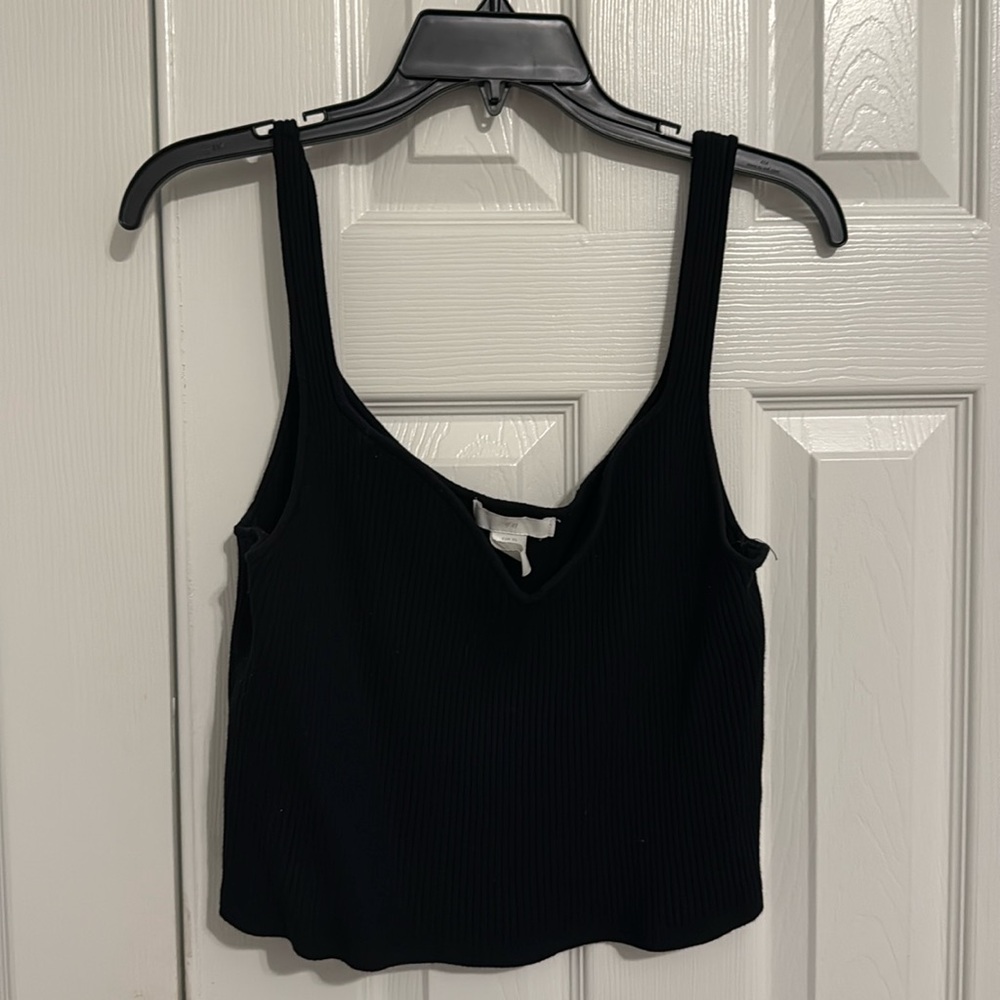 H & M crop top in a thick sweater like material